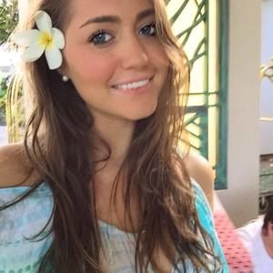 Meet your Posher, Caroline